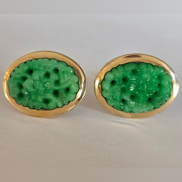 Jewelry - Antique Gold & Green Jade Flower Screwback Earrings